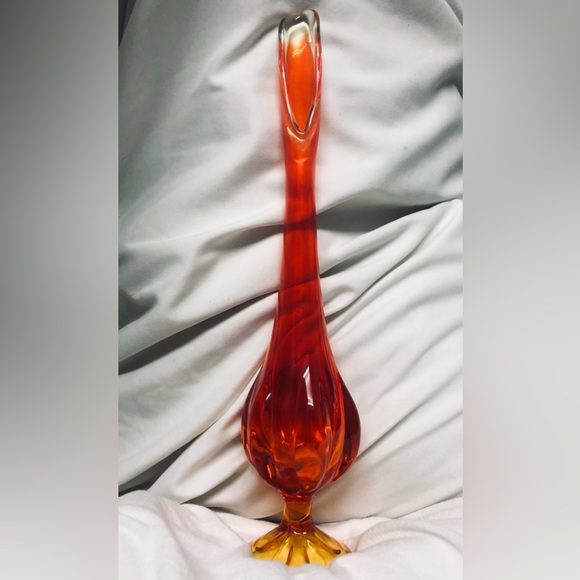 Vintage Viking Amberina Swung Glass Vase - Picture 3 of 4